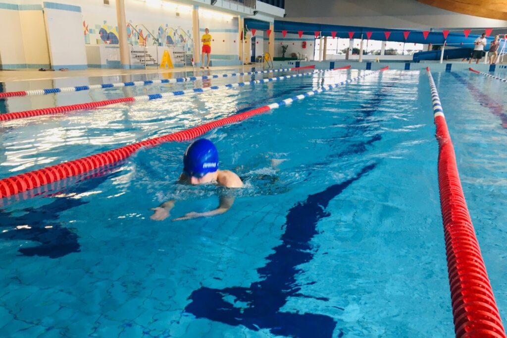Szkolne Mistrzostwa Powiatu Bydgoskiego w pływaniu 2022